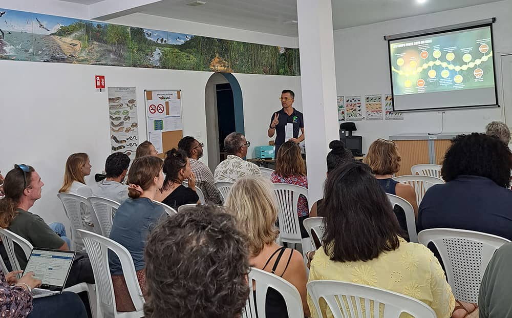 Réunion de l'assemblée générale du CEN Guyane présentée par le directeur.