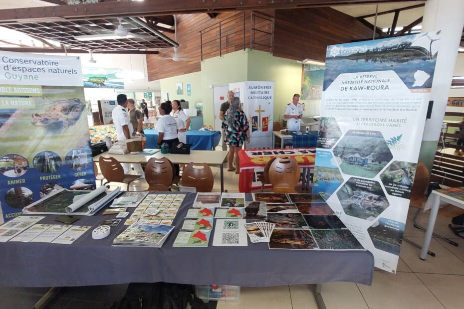 Le CEN Guyane sur le stand aux journée des Forces Armées de Guyane.